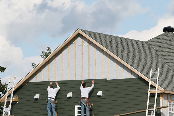 Professional Siding technician working in Great Falls, VA
